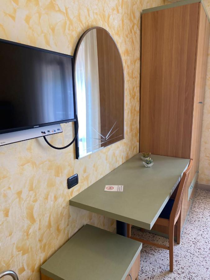 Hotel Pine Beach Розолина-Маре Экстерьер фото