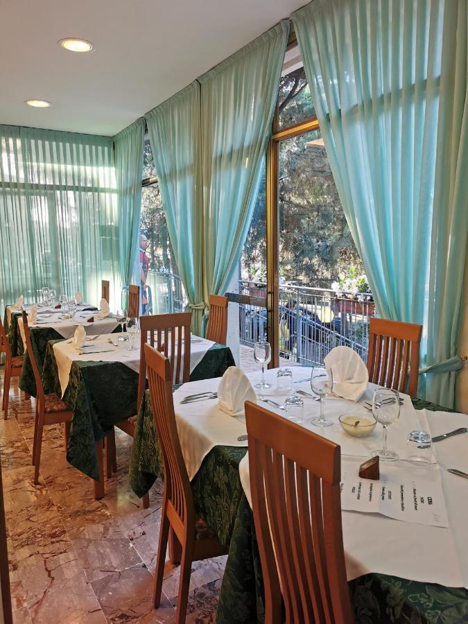 Hotel Pine Beach Розолина-Маре Экстерьер фото