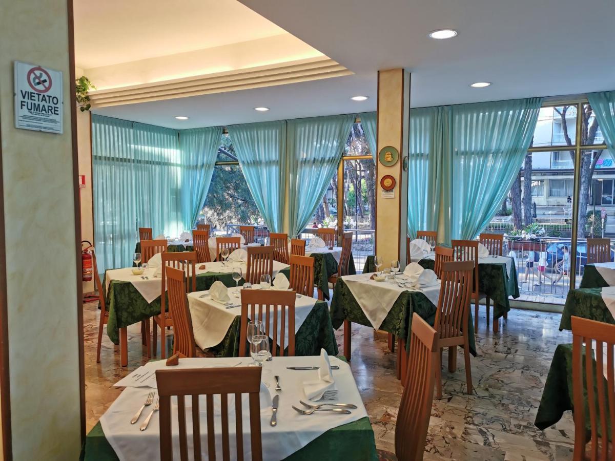 Hotel Pine Beach Розолина-Маре Экстерьер фото